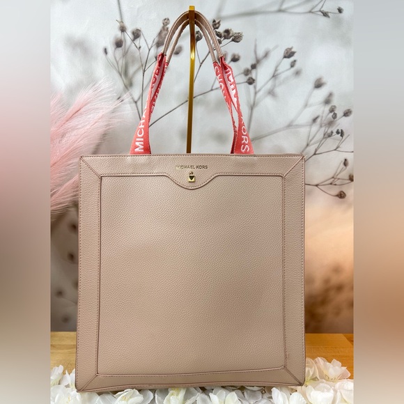 Michael Kors Beauty Medium Blush Tote - Picture 9 of 9